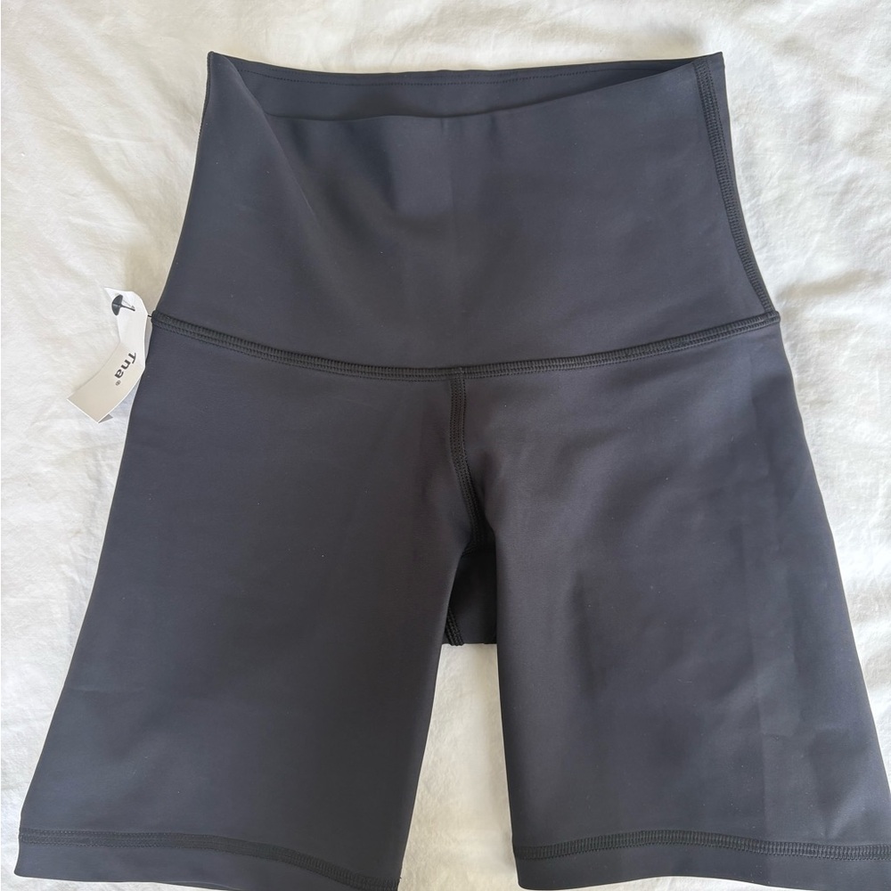 New with tags Aritzia TNA Action black biker shorts 7 inch inseam